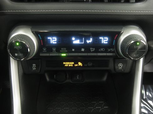 Used 2021 Toyota RAV4 XLE w/ Convenience Package image 17