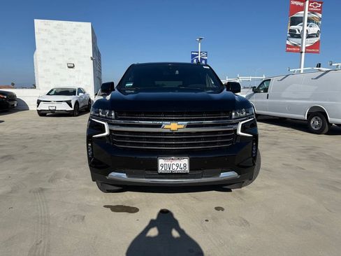 Used 2023 Chevrolet Suburban LT w/ Luxury Package RWD image 2