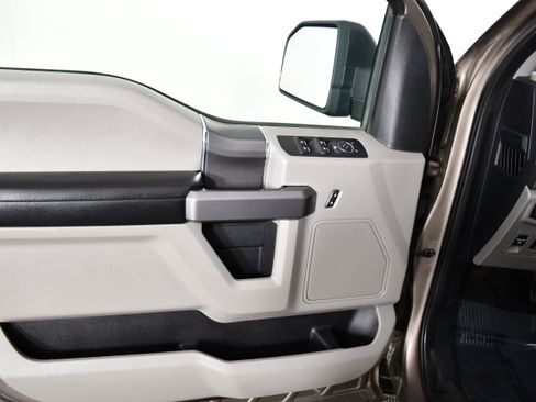 Used 2019 Ford F150 XLT w/ Equipment Group 302A Luxury AWD/4WD image 40