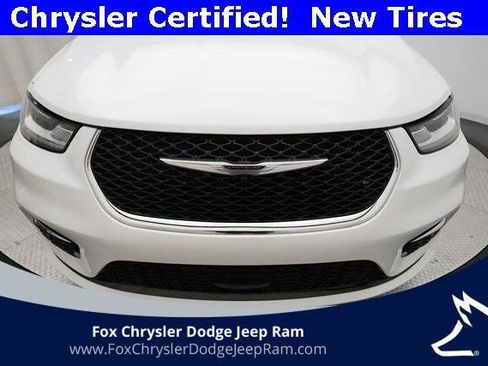 Certified 2024 Chrysler Pacifica Touring-L image 22