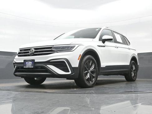 Used 2022 Volkswagen Tiguan SE w/ Panoramic Sunroof Package AWD/4WD image 28