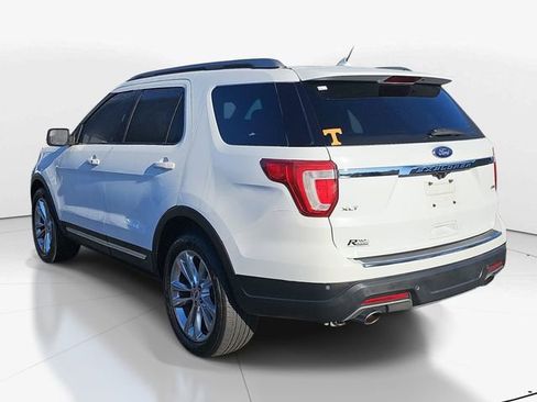 Used 2018 Ford Explorer XLT w/ Equipment Group 202A image 5