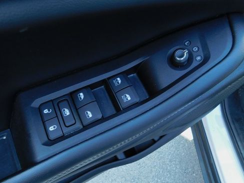 Used 2023 Jeep Grand Cherokee L Laredo image 28