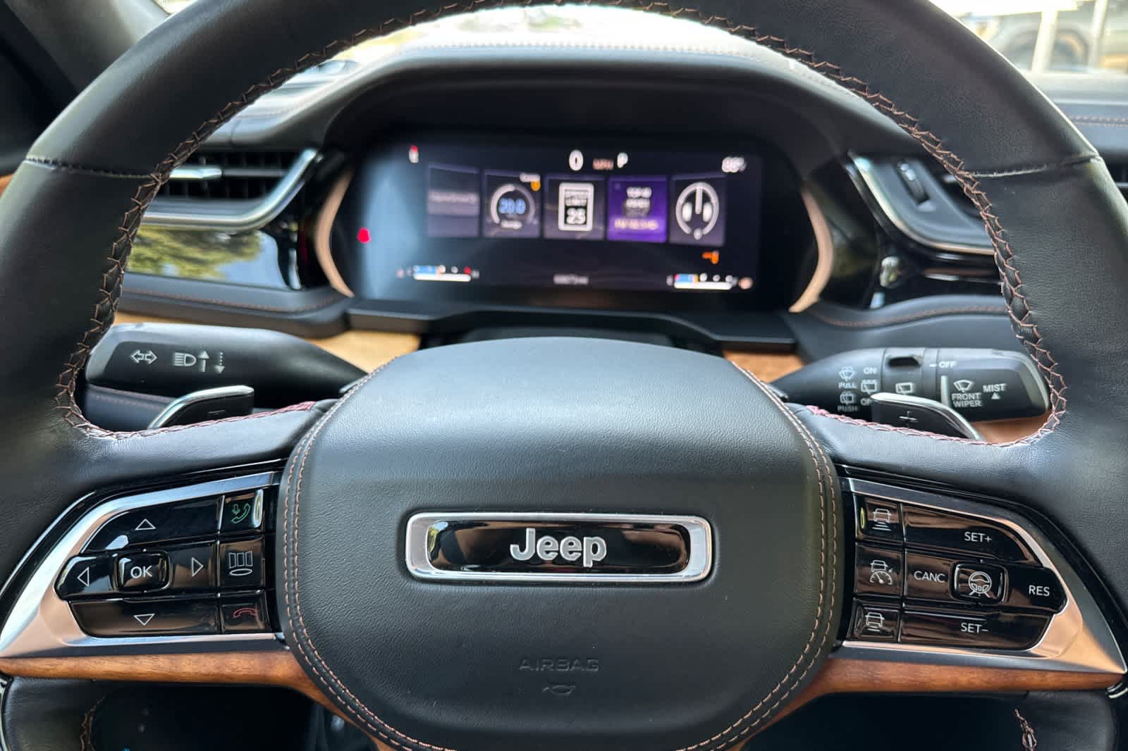 Used 2023 Jeep Grand Cherokee L Summit AWD/4WD image 25