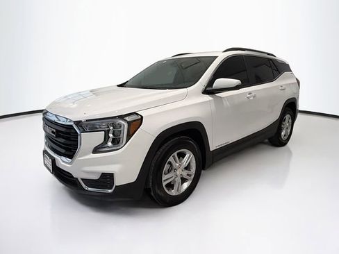 Certified 2024 GMC Terrain SLE w/ Driver Convenience Package image 3