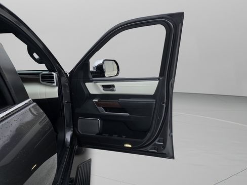 Used 2025 Toyota Sequoia Capstone image 26