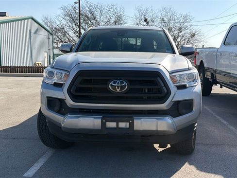 Used 2022 Toyota Tacoma SR w/ SR Convenience Package image 2
