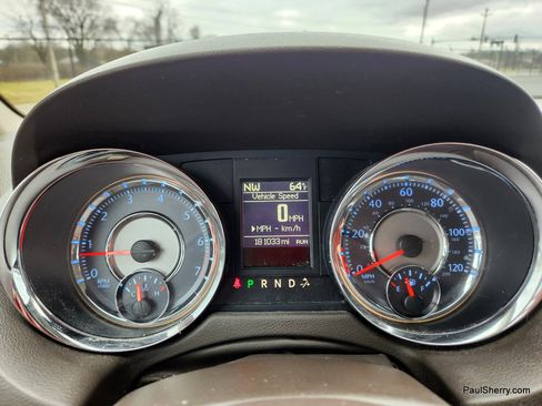 Used 2014 Chrysler Town & Country Touring image 36