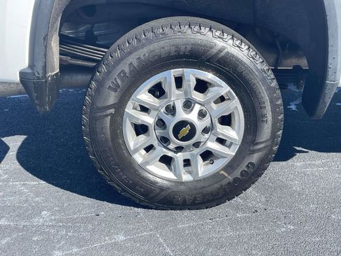Used 2020 Chevrolet Silverado 2500 LT w/ Convenience Package AWD/4WD image 9