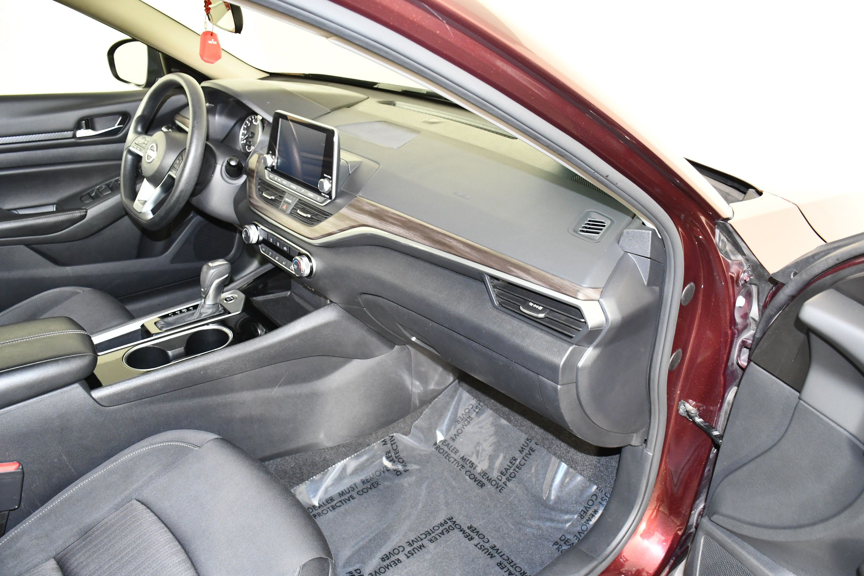 Used 2024 Nissan Altima 2.5 SV FWD image 39