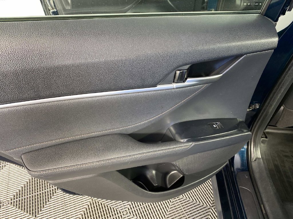 Used 2018 Toyota Camry XLE FWD image 26