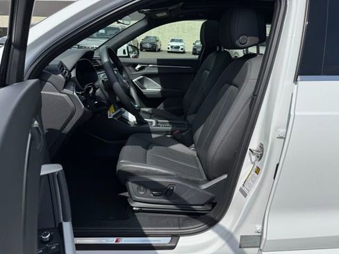 Certified 2025 Audi Q3 2.0T Premium image 12