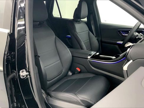 Used 2026 Mercedes-Benz GLC 300 image 2
