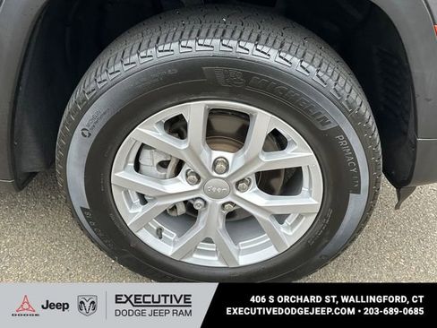 Used 2023 Jeep Grand Cherokee Limited image 7