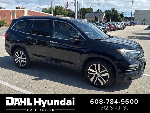 Used 2016 Honda Pilot Touring image 1