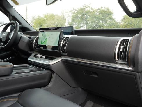 Used 2025 Ford Expedition Tremor image 26