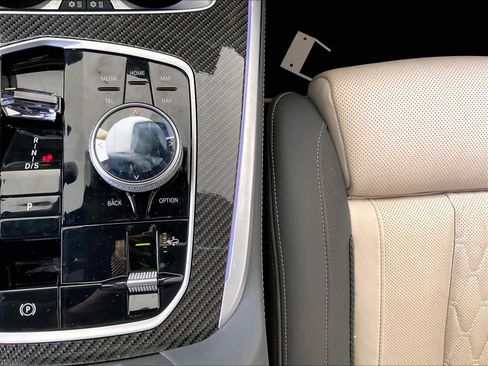 Used 2024 BMW X7 M60i w/ Executive Package image 33