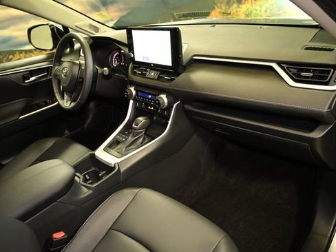 Used 2025 Toyota RAV4 XLE Premium image 60