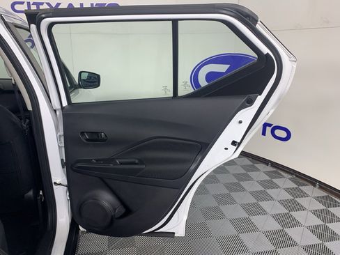 Used 2022 Nissan Kicks S image 33