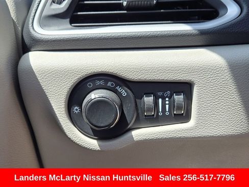 Used 2023 Chrysler Voyager LX image 29