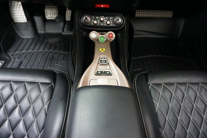 Used 2014 Ferrari California RWD image 17