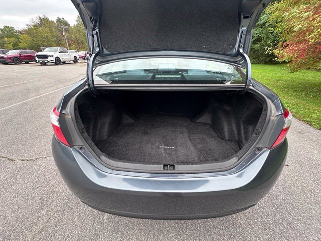 Used 2015 Toyota Corolla LE FWD image 10