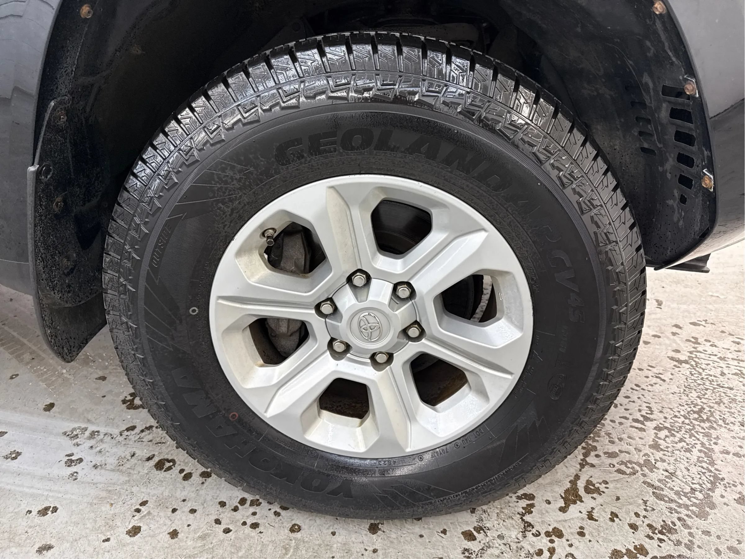 Used 2017 Toyota 4Runner SR5 AWD/4WD image 29