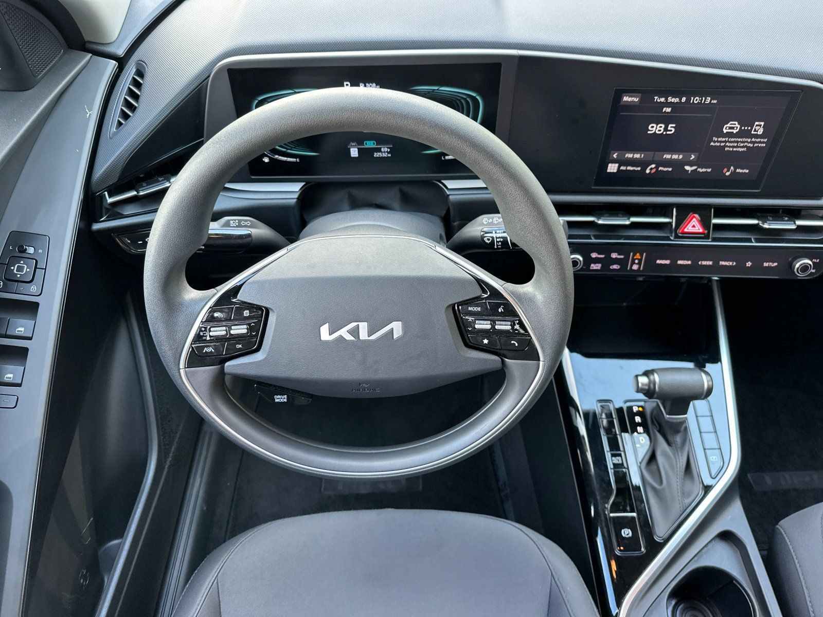 Used 2025 Kia Niro LX FWD image 13