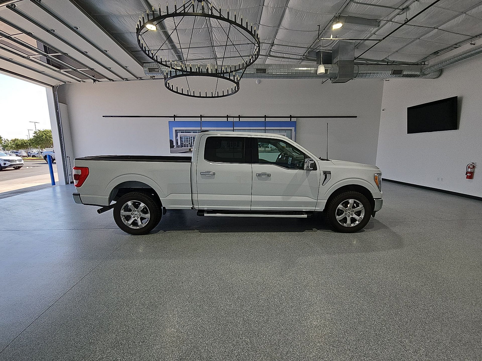 Used 2023 Ford F150 Lariat AWD/4WD image 9