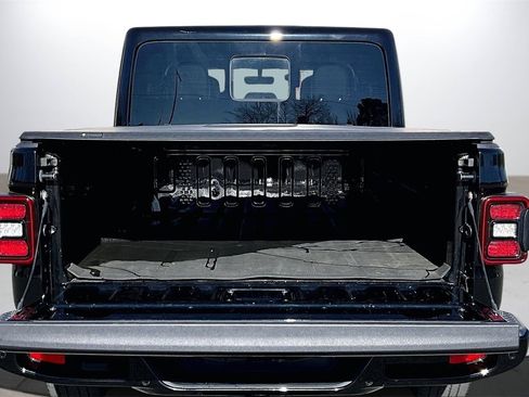 Certified 2021 Jeep Gladiator Overland image 25