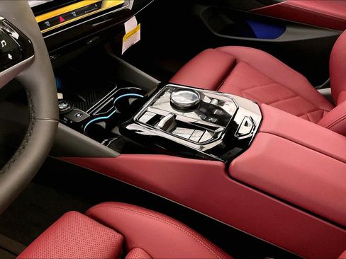 Used 2025 BMW i5 xDrive40 w/ Premium Package image 22