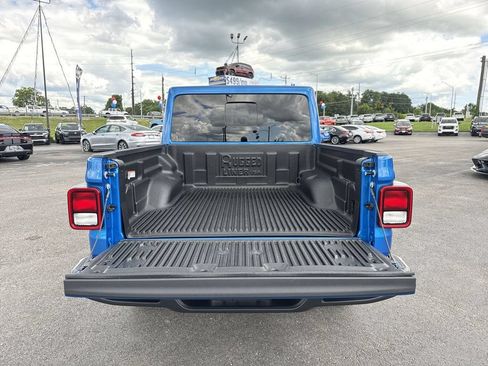 Used 2025 Jeep Gladiator Sport AWD/4WD image 17