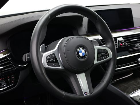Used 2020 BMW 530i w/ M Sport Package RWD image 11