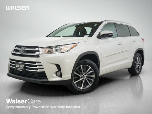 Used 2017 Toyota Highlander XLE w/ Protection Package #3 AWD/4WD image 1