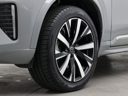 Used 2025 Volvo XC90 B5 Core AWD/4WD image 10