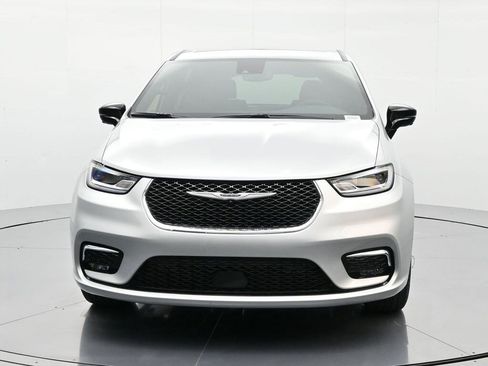 New 2026 Chrysler Pacifica Select image 2