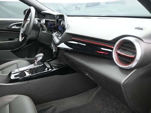 New 2026 Chevrolet Trax RS w/ Sunroof Package FWD image 17