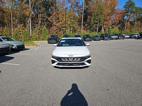 New 2025 Hyundai Elantra Limited w/ Cargo Package image 13