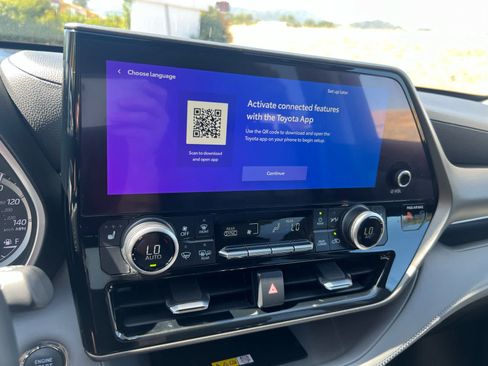 Used 2023 Toyota Highlander XLE FWD image 18