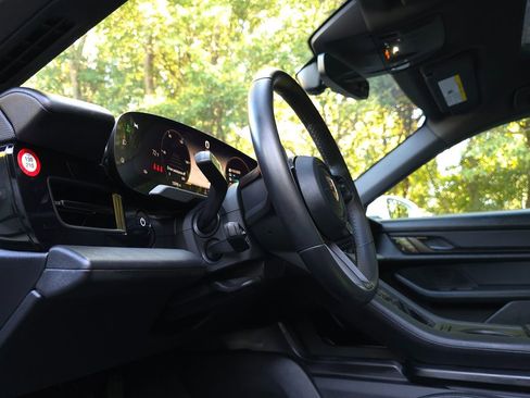 Used 2023 Porsche Taycan image 27