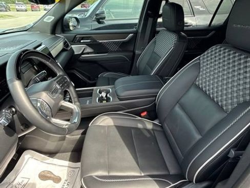Used 2025 GMC Acadia Denali w/ Super Cruise Package FWD image 19