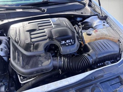 Used 2019 Chrysler 300 Touring L w/ Quick Order Package 22F image 31