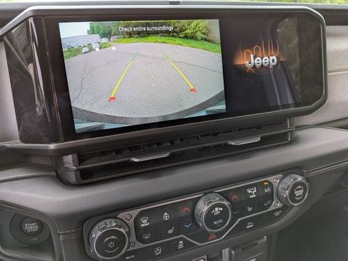 Certified 2025 Jeep Wrangler Unlimited Sahara AWD/4WD image 18
