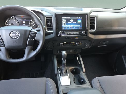 Used 2024 Nissan Frontier SV w/ SV Convenience Package RWD image 12