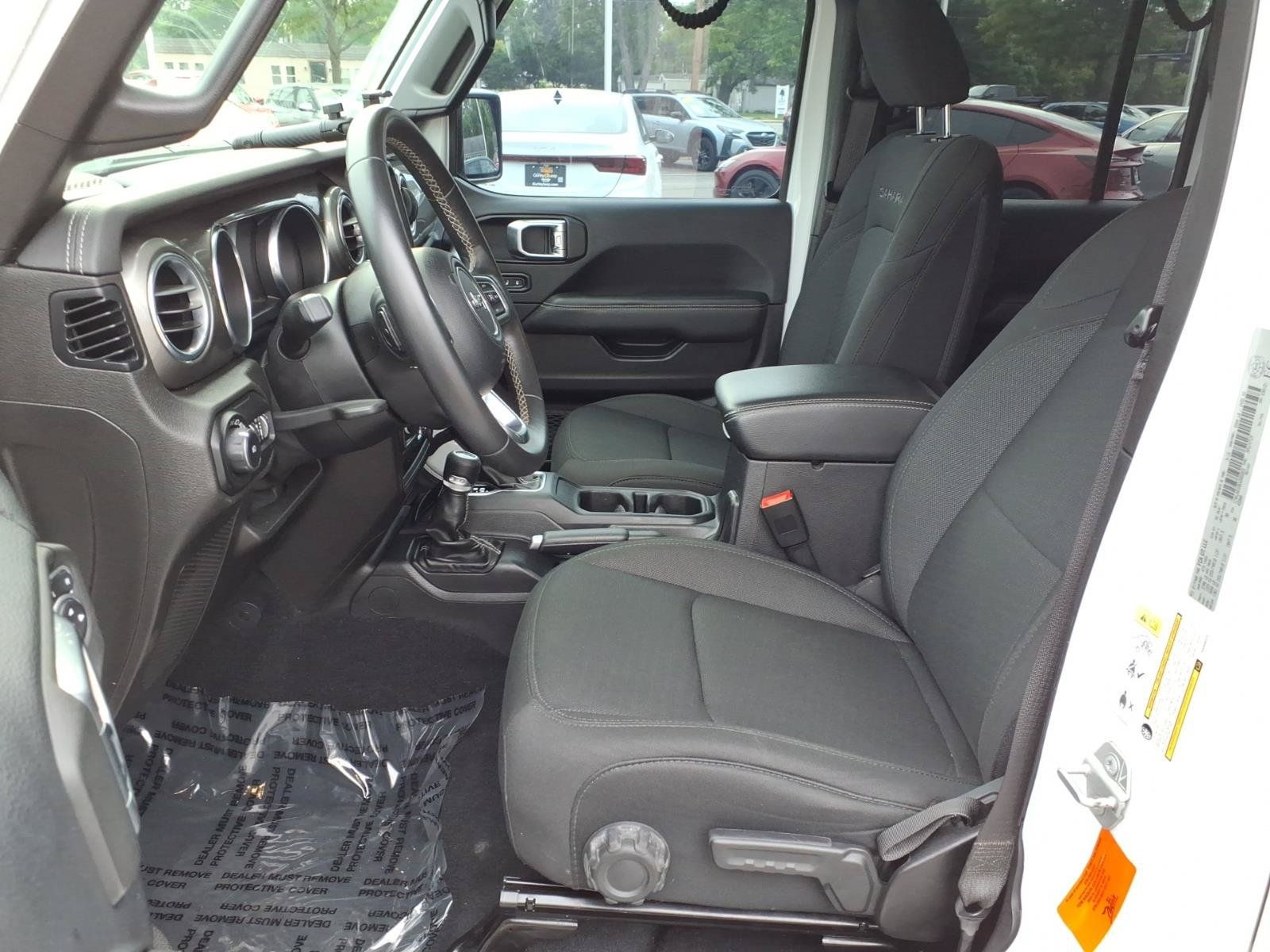 Used 2019 Jeep Wrangler Unlimited Sahara w/ Uconnect 4C Nav & Sound Group AWD/4WD image 4