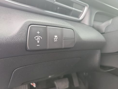 Used 2025 Hyundai Elantra SEL FWD image 29