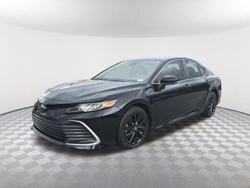 Used 2023 Toyota Camry LE FWD image 3