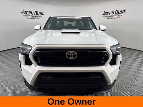 Used 2025 Toyota Tacoma TRD Sport AWD/4WD image 5