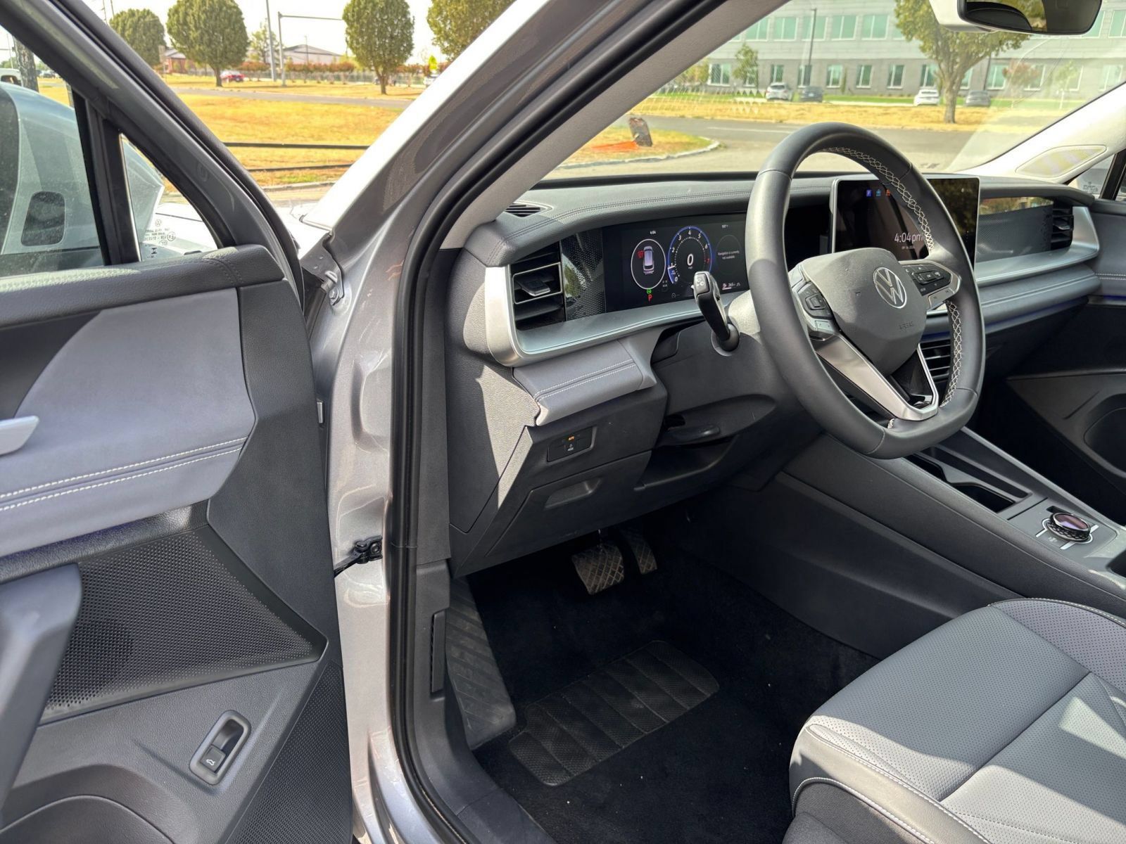 Used 2026 Volkswagen Tiguan SE AWD/4WD image 35