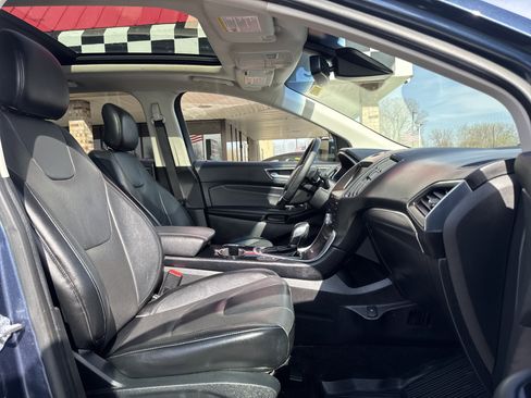 Used 2018 Ford Edge Titanium w/ Equipment Group 302A AWD/4WD image 28